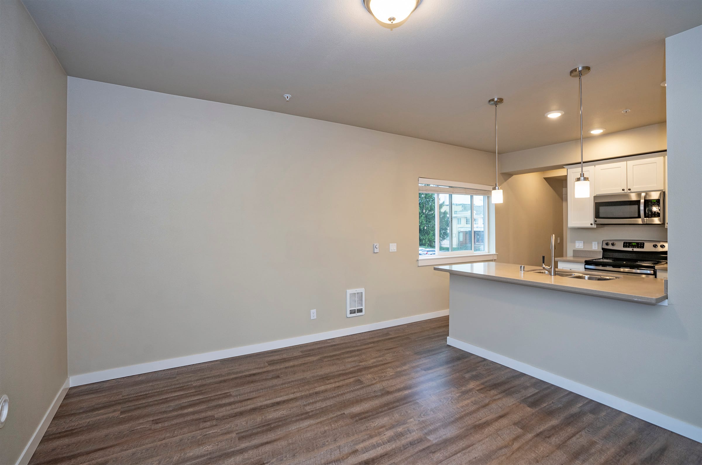 14 Residences on Fife – Unit 204